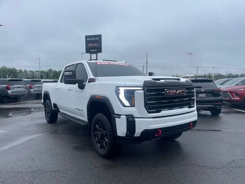 Used 2026 GMC Sierra 2500 AT4 w/ AT4 Premium Plus Package AWD/4WD image 4