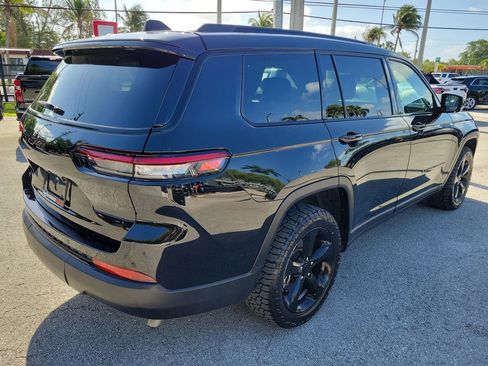 Used 2023 Jeep Grand Cherokee L Laredo image 9