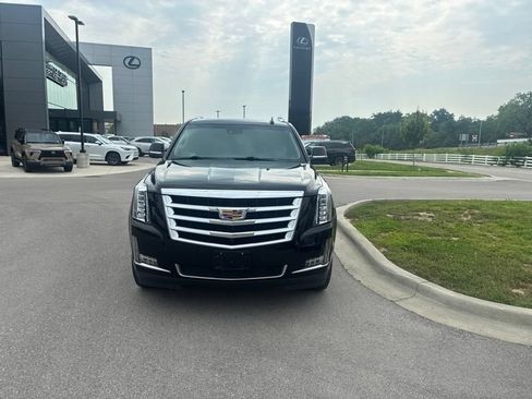 Used 2018 Cadillac Escalade Premium Luxury RWD image 24
