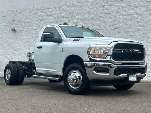 New 2024 RAM 3500 Tradesman image 2