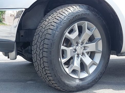 Used 2019 Nissan Frontier SL RWD image 29