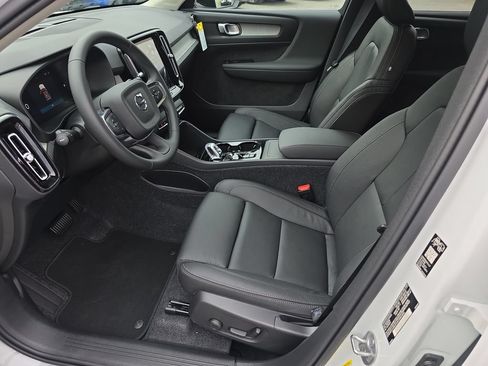 Used 2026 Volvo XC40 B5 Plus w/ Protection Package Premier AWD/4WD image 8