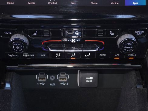 Used 2022 Jeep Grand Cherokee L Limited w/ Black Appearance Package AWD/4WD image 21