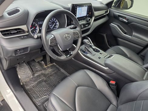 Used 2021 Toyota Highlander XLE FWD image 10