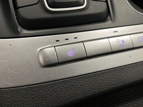 Used 2024 Kia Carnival LX FWD image 29