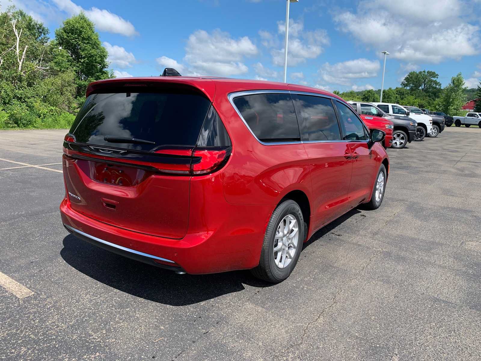 New 2027 Chrysler Pacifica Select FWD image 5