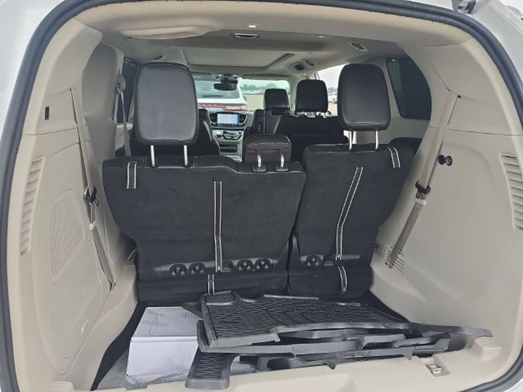 Used 2024 Chrysler Pacifica Touring-L w/ Uconnect Theater Family Group AWD/4WD image 12