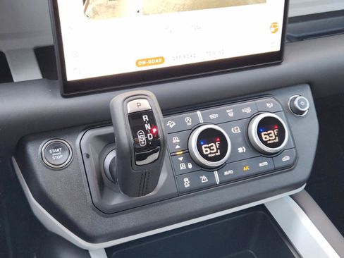 New 2025 Land Rover Defender 110 X-Dynamic SE AWD/4WD image 15