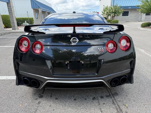 Used 2018 Nissan GT-R Premium w/ Premium Interior Package AWD/4WD image 4