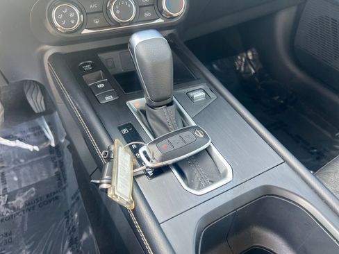 Used 2025 Nissan Kicks SV image 22