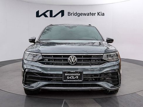 Used 2024 Volkswagen Tiguan SE R-Line image 2