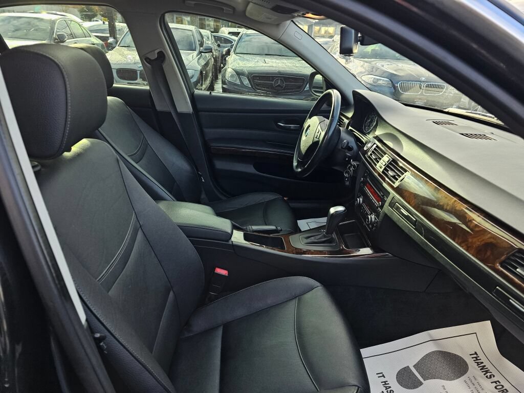 Used 2011 BMW 335i xDrive Sedan AWD/4WD image 10