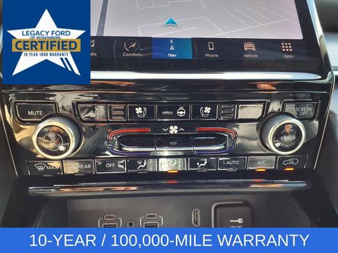Used 2022 Jeep Grand Cherokee Overland w/ Luxury Tech Group IV AWD/4WD image 13