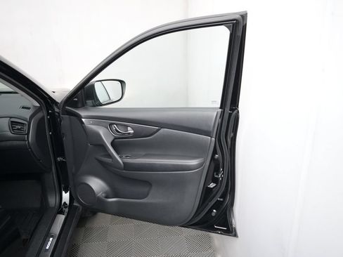 Used 2018 Nissan Rogue SV w/ Premium Package AWD/4WD image 15