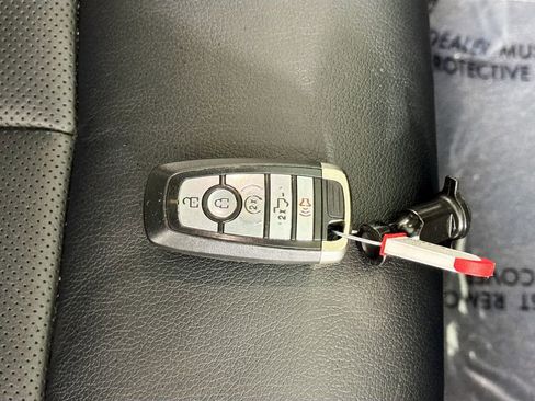 Used 2020 Ford F150 Lariat image 40