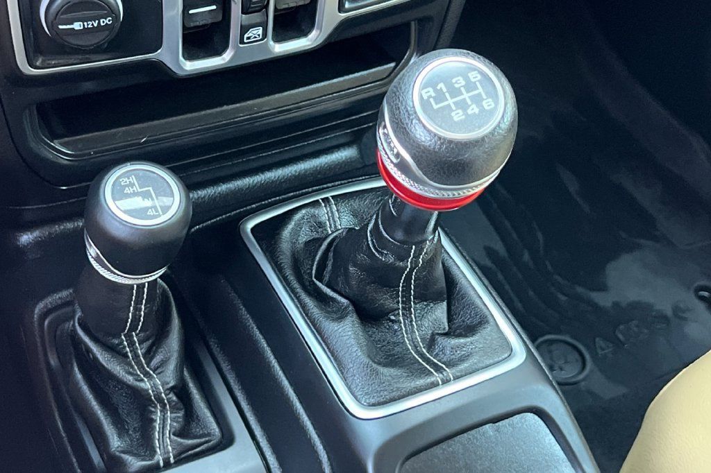 Used 2018 Jeep Wrangler Unlimited Sahara AWD/4WD image 23
