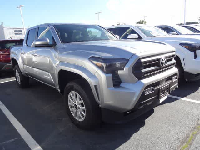 Used 2025 Toyota Tacoma SR5 AWD/4WD image 3