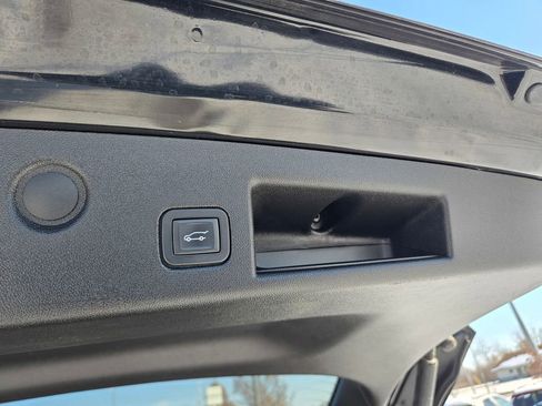 Used 2018 Chevrolet Equinox LT image 31