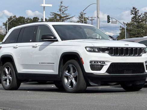 Used 2022 Jeep Grand Cherokee Limited image 2
