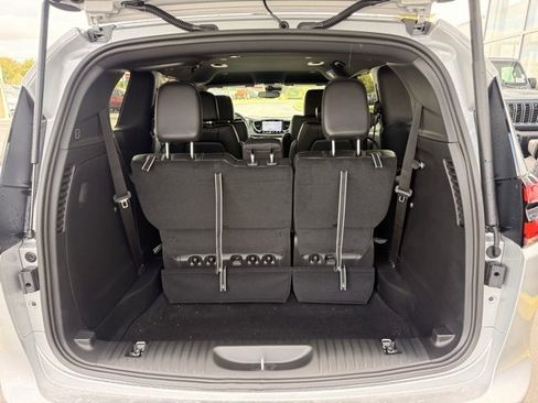 New 2026 Chrysler Pacifica Select image 9