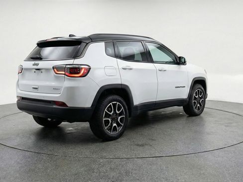 Used 2025 Jeep Compass Trailhawk AWD/4WD image 7
