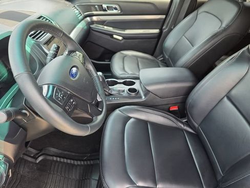 Used 2019 Ford Explorer XLT w/ Equipment Group 202A FWD image 11