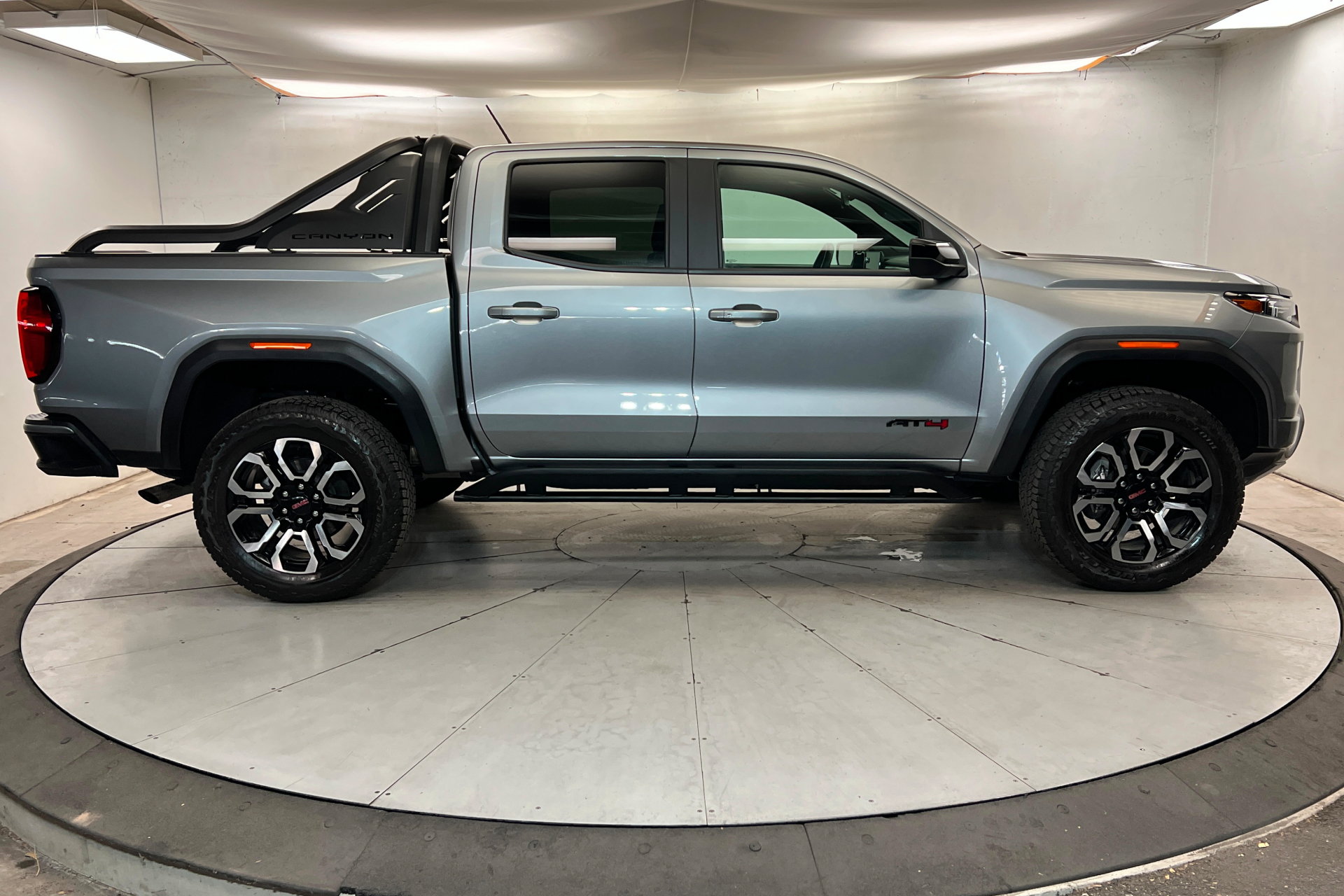 Used 2025 GMC Canyon AT4 w/ Nightfall Edition AWD/4WD image 7