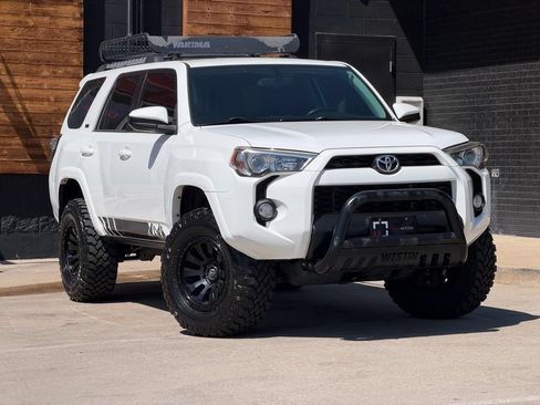Used 2016 Toyota 4Runner SR5 AWD/4WD image 44
