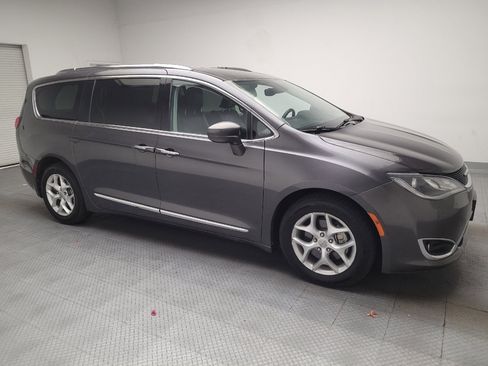 Used 2017 Chrysler Pacifica Touring-L Plus w/ Tire & Wheel Group FWD image 11