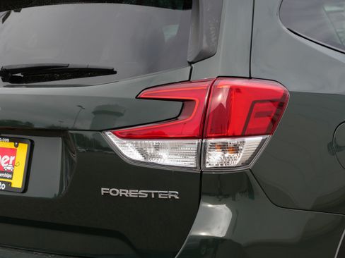 Used 2022 Subaru Forester Premium AWD/4WD image 17