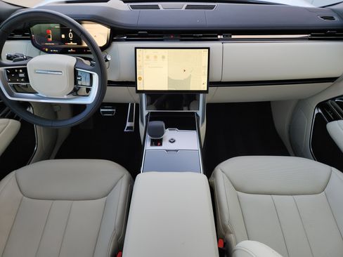 New 2025 Land Rover Range Rover Long Wheelbase SE image 26