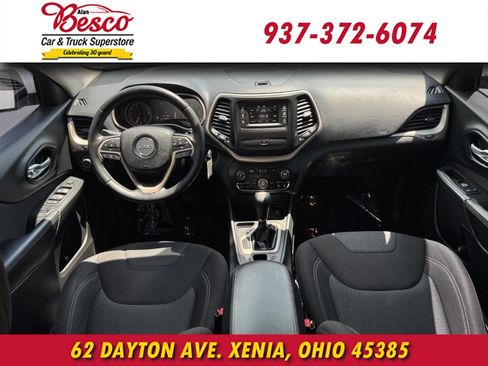 Used 2016 Jeep Cherokee Latitude FWD image 9