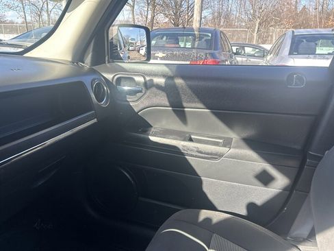 Used 2015 Jeep Patriot Latitude image 11