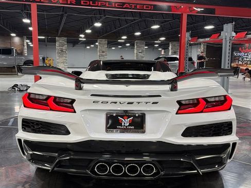 Used 2023 Chevrolet Corvette Z06 w/ Z07 Performance Package RWD image 3