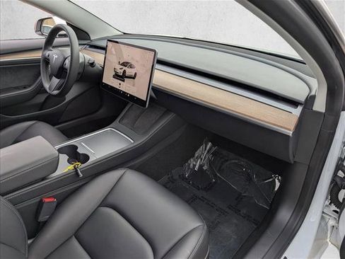 Used 2023 Tesla Model 3 Standard Range image 18