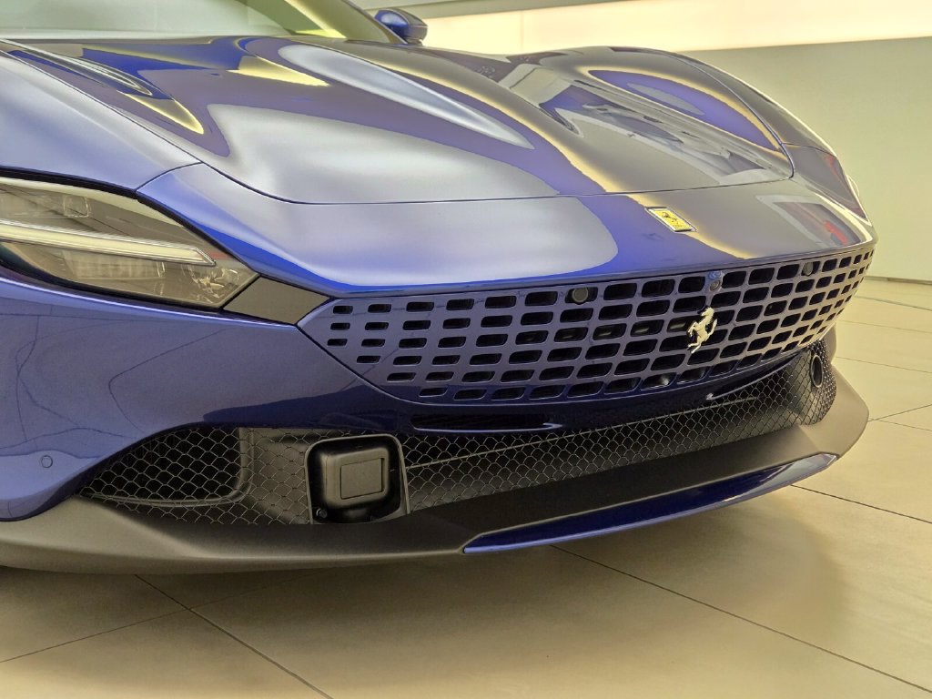 Used 2025 Ferrari Roma Spider RWD image 4