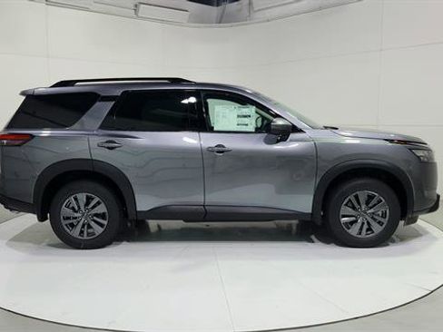 New 2025 Nissan Pathfinder SV image 9