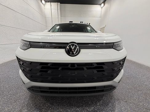Used 2026 Volkswagen Tiguan SE AWD/4WD image 10