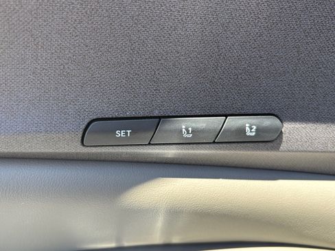 Certified 2025 Kia Carnival EX FWD image 17