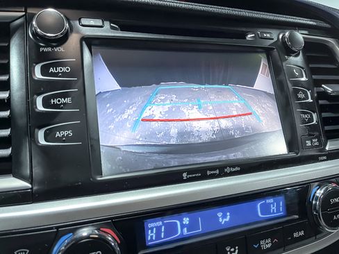 Used 2019 Toyota Highlander XLE image 38