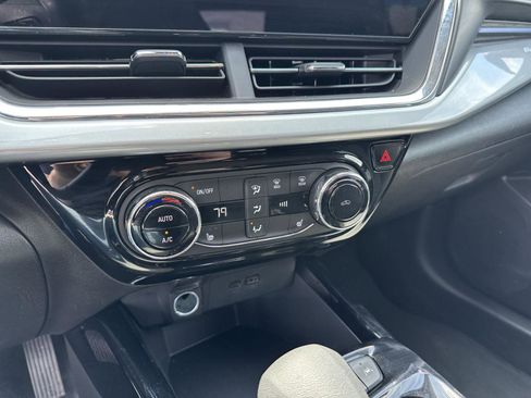 Used 2025 Chevrolet Trax LT w/ LT Convenience Package FWD image 29