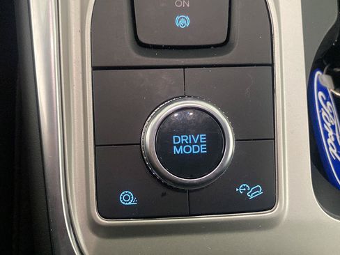 Used 2023 Ford Explorer XLT w/ Equipment Group 202A AWD/4WD image 10