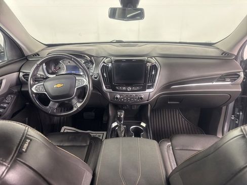 Used 2021 Chevrolet Traverse LT w/ LT Premium Package image 18