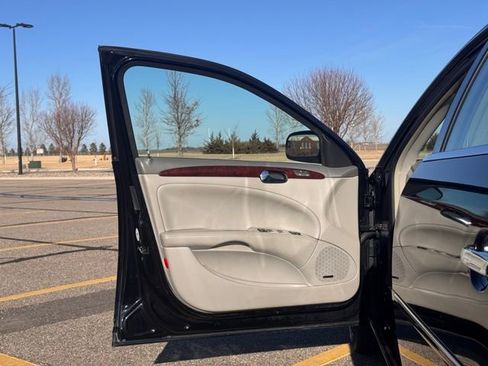 Used 2008 Buick Lucerne CXS image 4