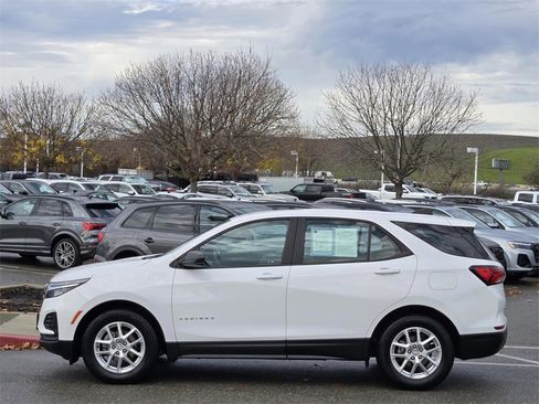 Used 2023 Chevrolet Equinox LS image 7