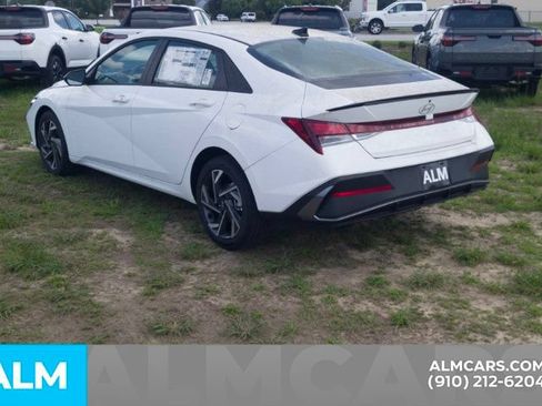 Used 2025 Hyundai Elantra Sport FWD image 9
