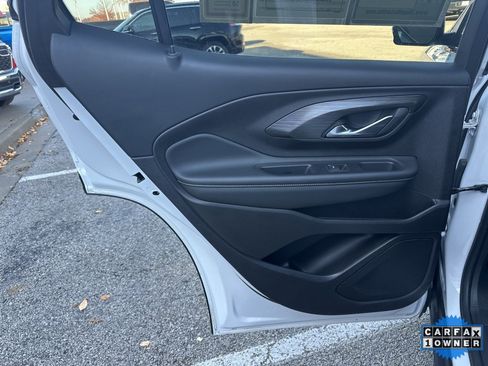 Used 2024 GMC Terrain SLT image 41