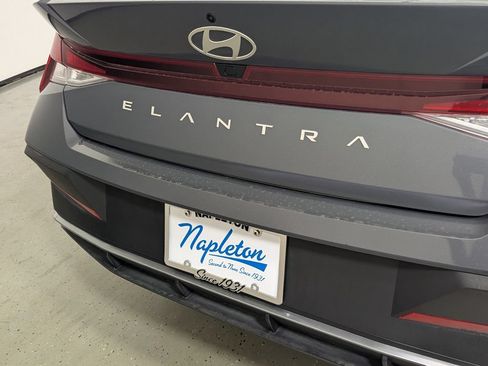 Used 2024 Hyundai Elantra SEL FWD image 8