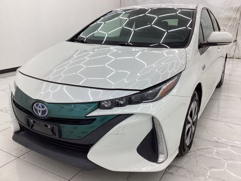 Used 2018 Toyota Prius Prime Premium image 1