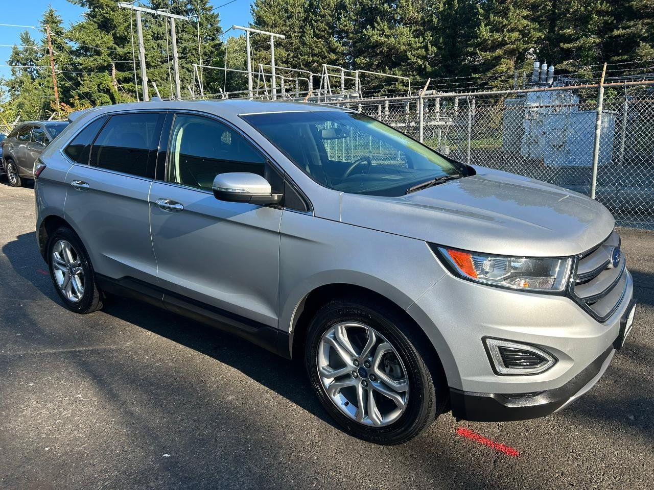 Used 2018 Ford Edge Titanium w/ Technology Package AWD/4WD image 3